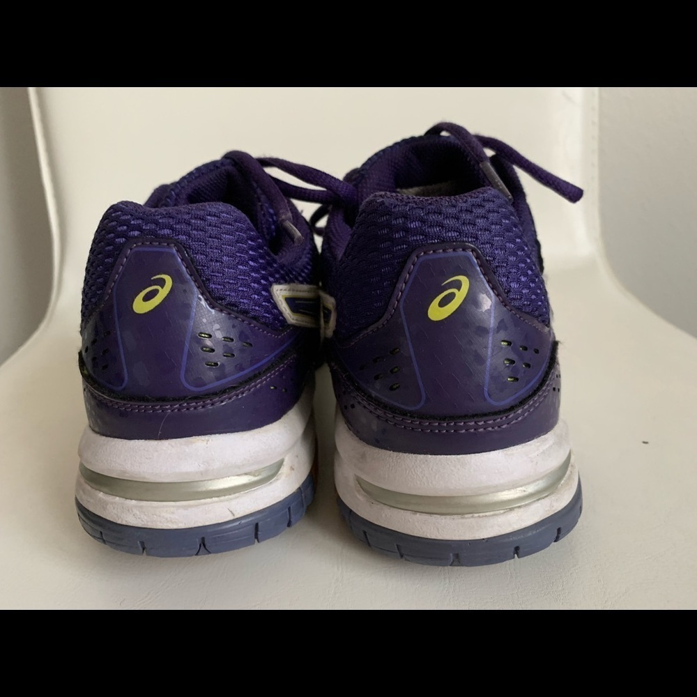 Shoes - Picture 4 of 8